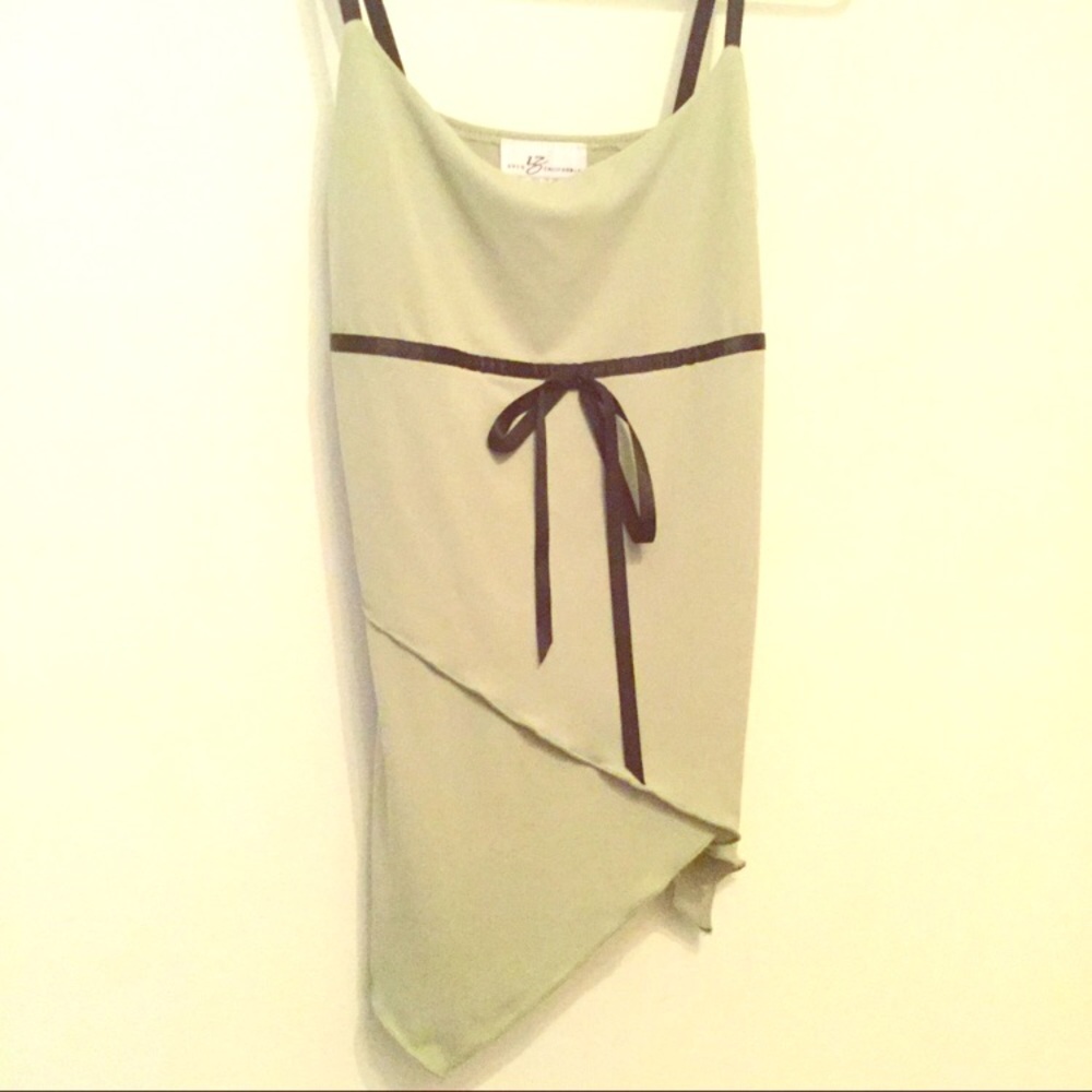 ✅ Green-ish Camisole Top w/Ribbon Detail 🎀